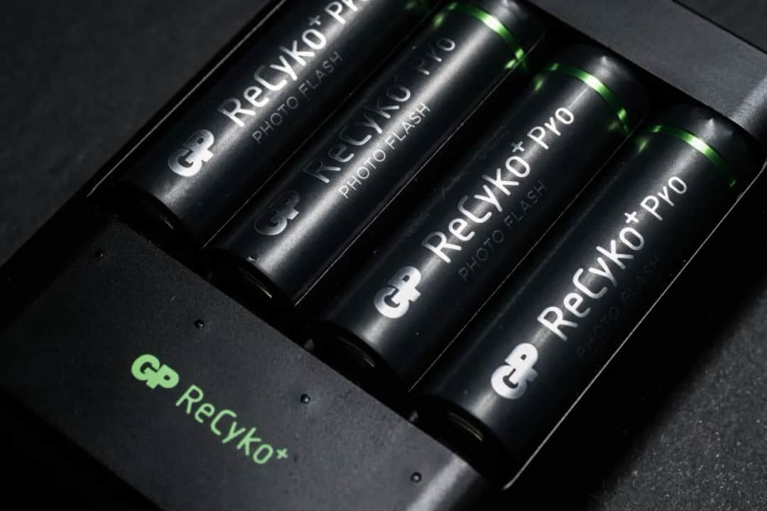 Jakie akumulatorki do lampy błyskowej zapewnią najlepszą wydajność?