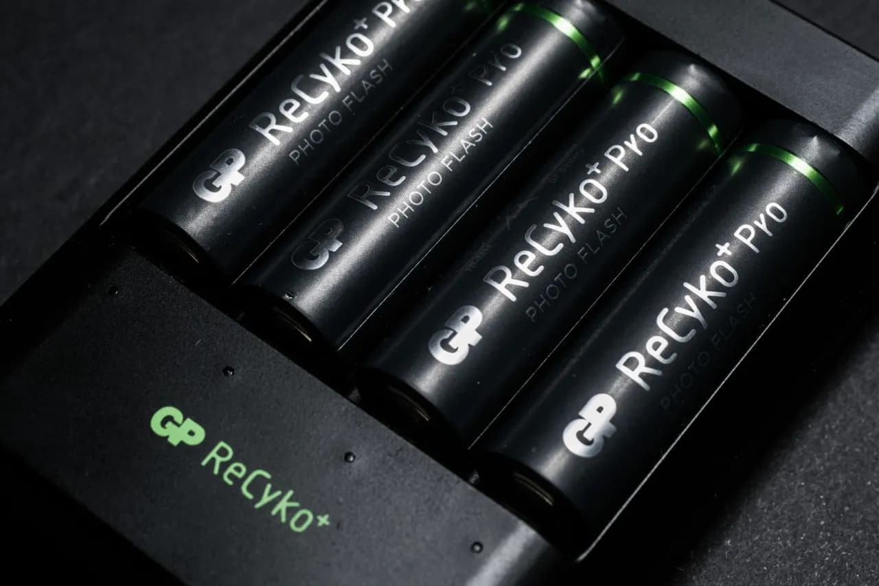 Jakie akumulatorki do lampy błyskowej zapewnią najlepszą wydajność?