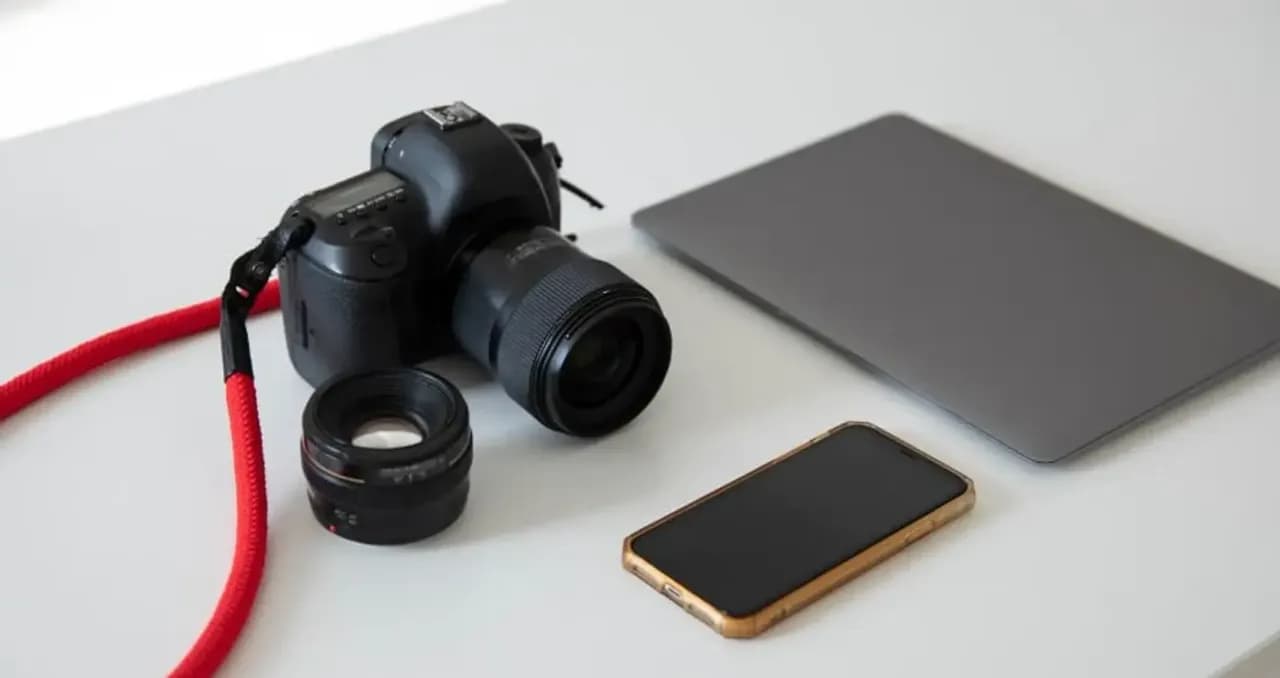 Jak szybko i bez problemów przesłać zdjęcia z aparatu na telefon – proste metody