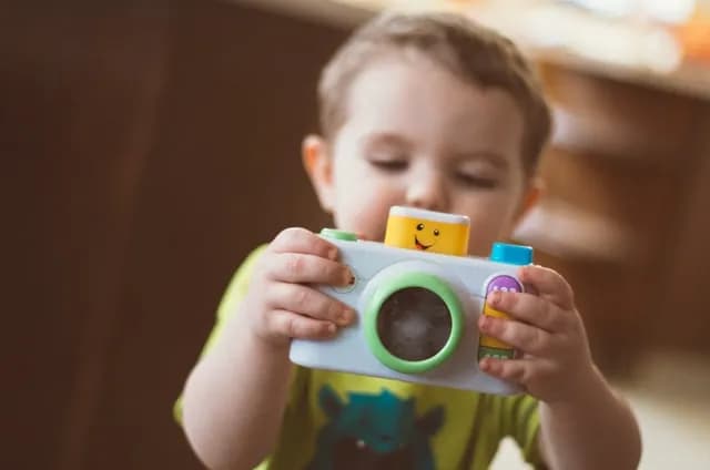 Jaki aparat fotograficzny dla dziecka? Wybierz mądrze, uniknij rozczarowań