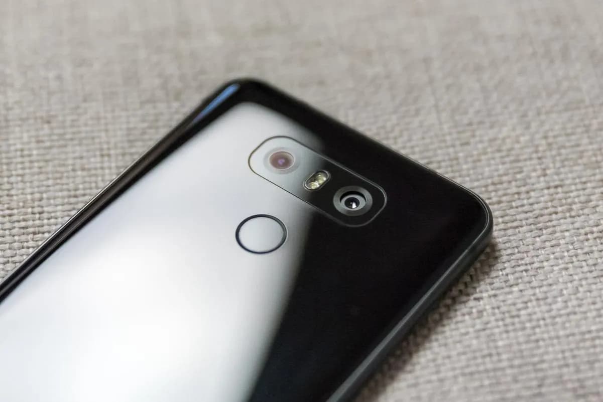 Najlepsze smartfony do 1500 zł z niesamowitym aparatem – porównanie i ranking